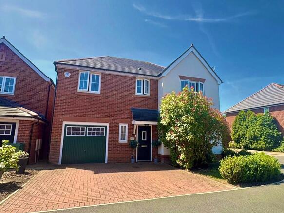 4 bedroom detached house for sale