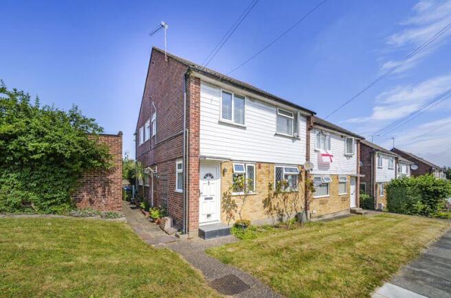 2 bedroom maisonette for sale