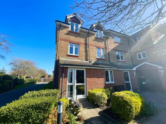 1 bedroom ground floor flat for sale