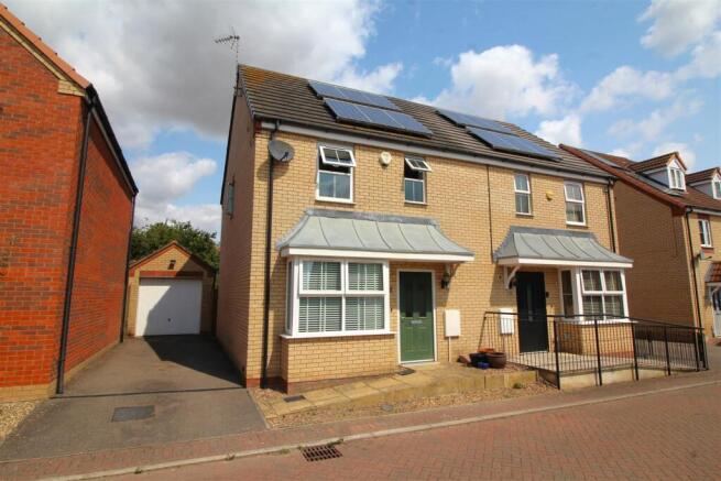 3 bedroom semi-detached house for sale