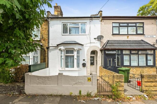 1 bedroom ground floor flat for sale