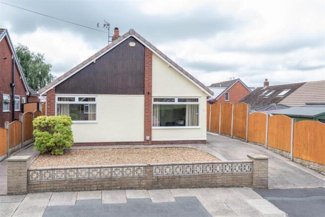 4 bedroom detached bungalow for sale