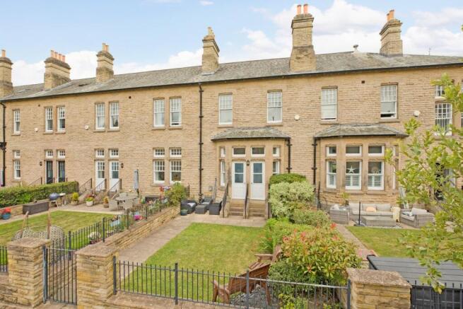 4 bedroom town house for sale