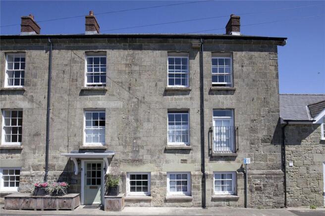 2 bedroom maisonette for sale