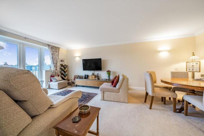 2 bedroom flat for sale