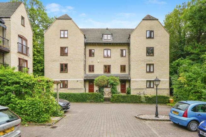 4 bedroom flat for sale
