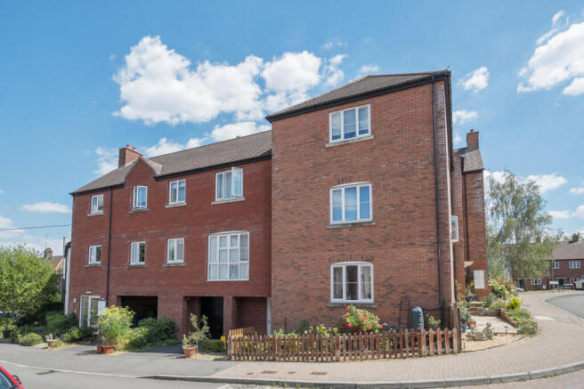 2 bedroom flat for sale