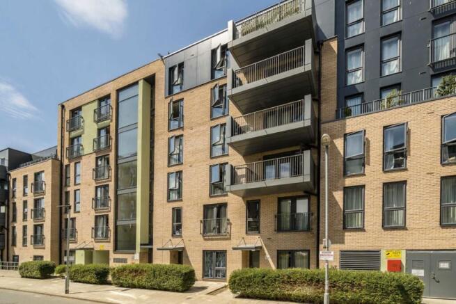 3 bedroom flat for sale