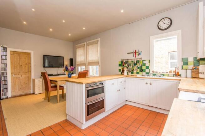 4 bedroom maisonette for sale