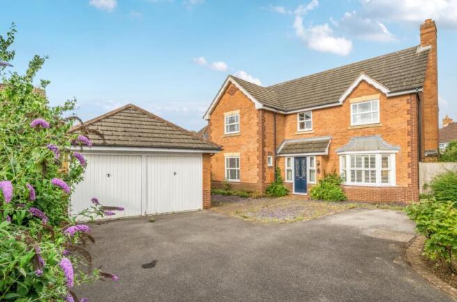 4 bedroom detached house for sale