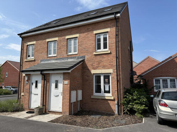 3 bedroom semi-detached house for sale