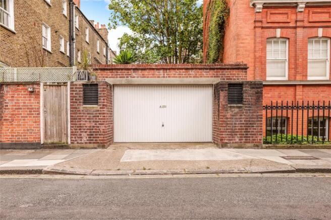 Detached house for sale