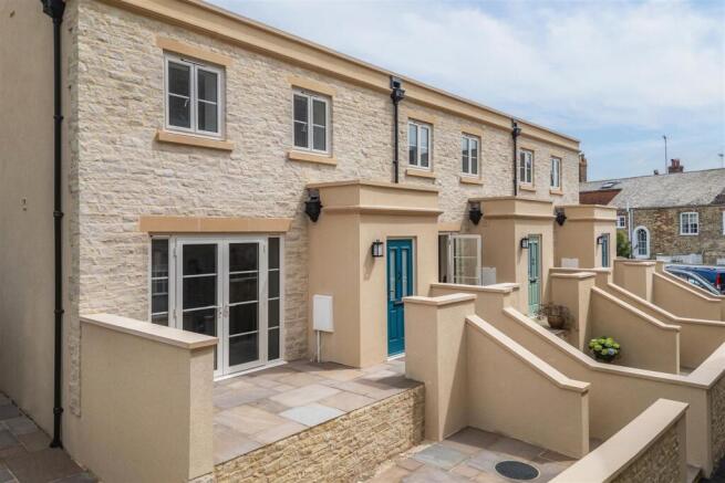 2 bedroom terraced house for sale