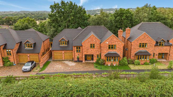 5 bedroom detached house for sale