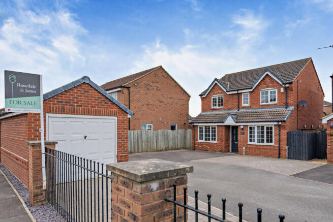 5 bedroom detached house for sale