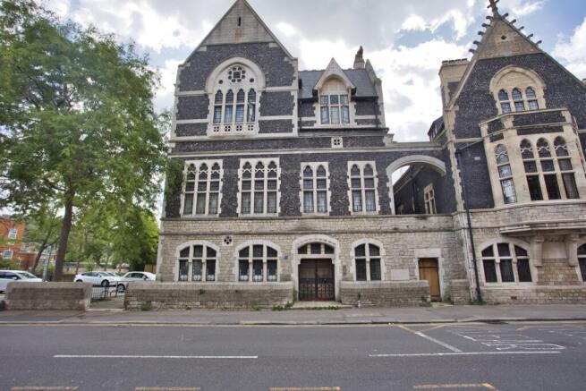 2 bedroom flat for sale