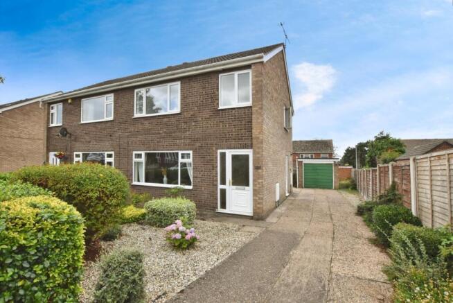 3 bedroom semi-detached house for sale