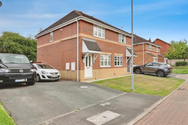 3 bedroom semi-detached house for sale