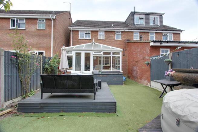 3 bedroom semi-detached house for sale