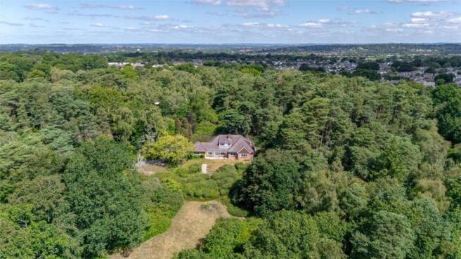 6 bedroom detached house for sale