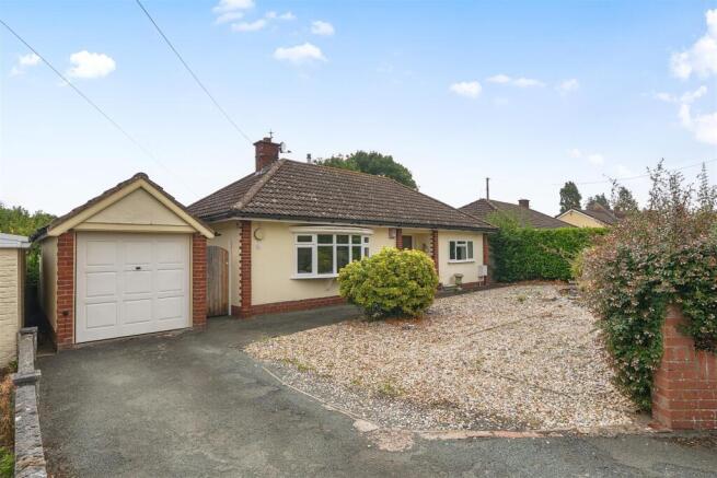 2 bedroom detached bungalow for sale