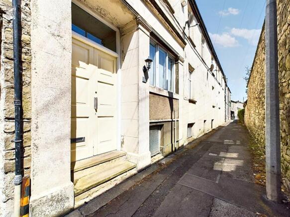 2 bedroom ground floor flat for sale