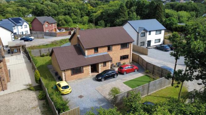 5 bedroom detached house for sale