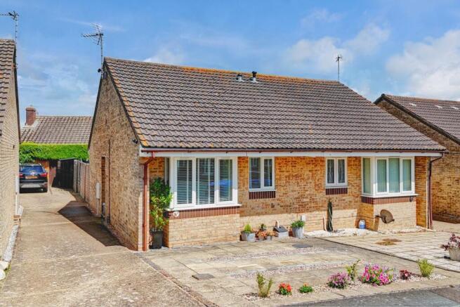 2 bedroom semi-detached bungalow for sale