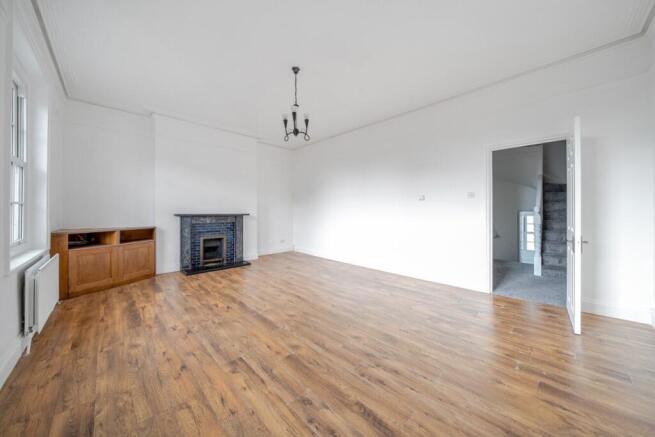 3 bedroom flat for sale