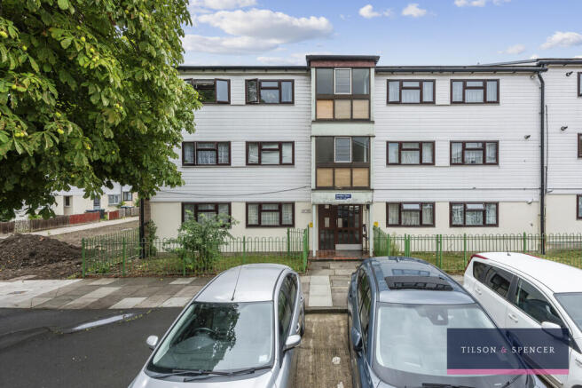 3 bedroom ground maisonette for sale