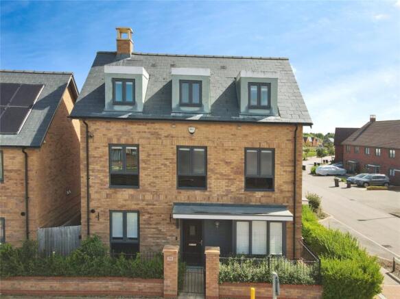 5 bedroom detached house for sale