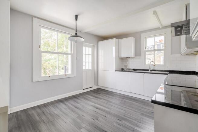 3 bedroom flat for sale