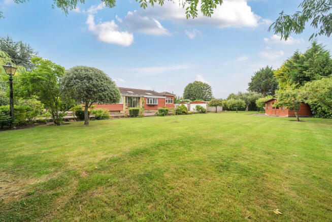4 bedroom bungalow for sale