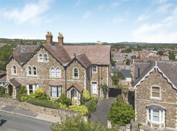 5 bedroom semi-detached house for sale