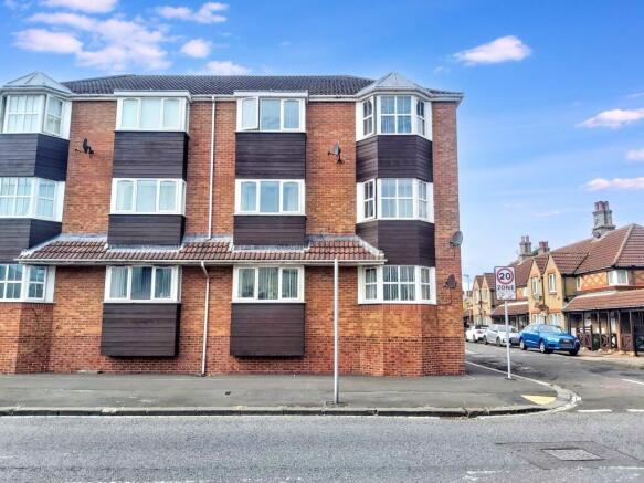 2 bedroom flat for sale