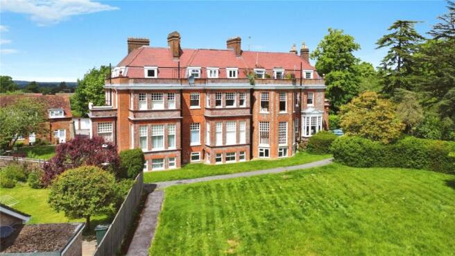 2 bedroom maisonette for sale