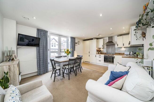 2 bedroom flat for sale