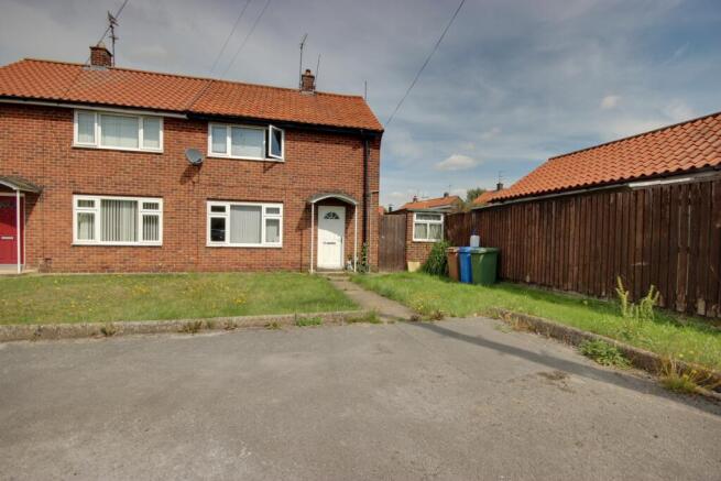 2 bedroom semi-detached house for sale