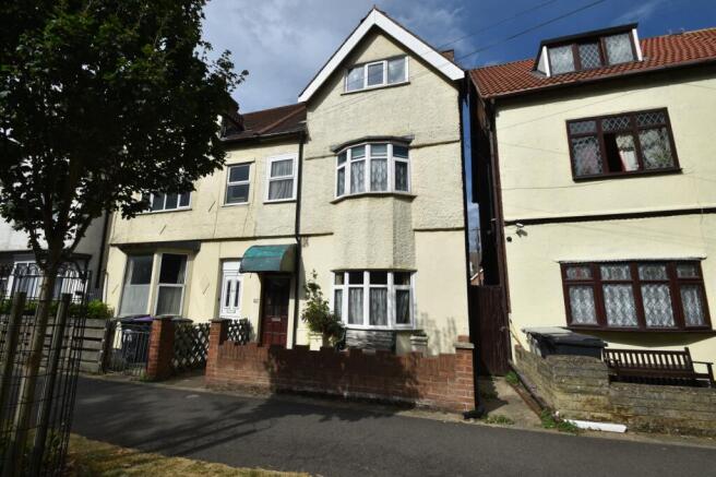 6 bedroom semi-detached house for sale