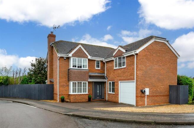 5 bedroom detached house for sale