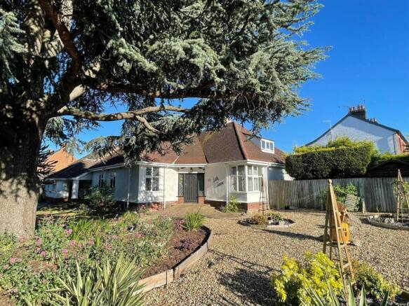 4 bedroom detached bungalow for sale