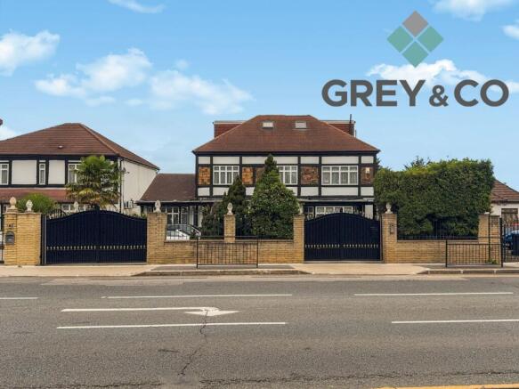 6 bedroom detached house for sale