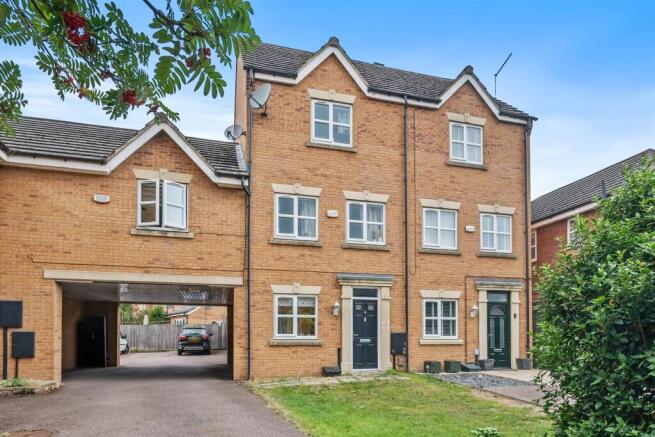 3 bedroom terraced house for sale