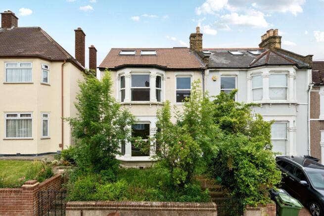 4 bedroom end of terrace house for sale