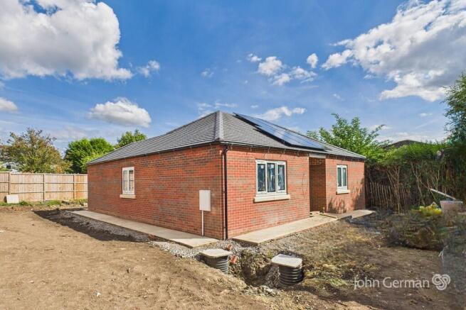 2 bedroom detached bungalow for sale