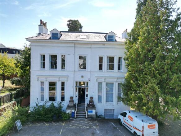 6 bedroom detached house for sale