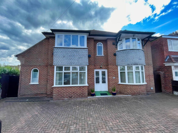 8 bedroom detached house for sale