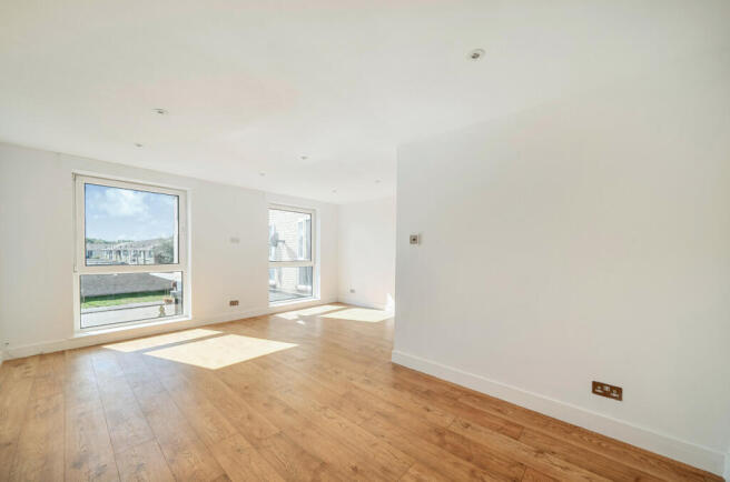 3 bedroom flat for sale