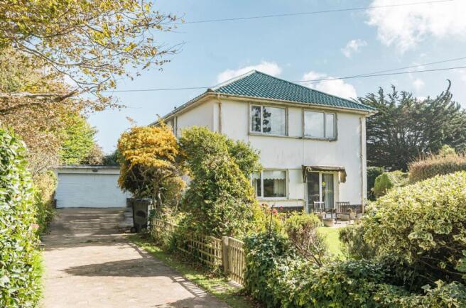 6 bedroom detached house for sale