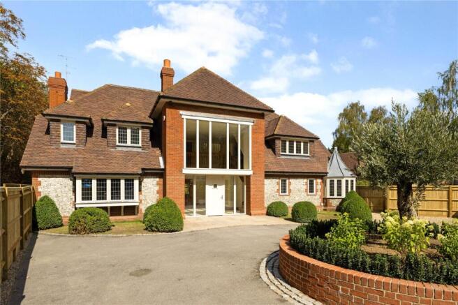6 bedroom detached house for sale